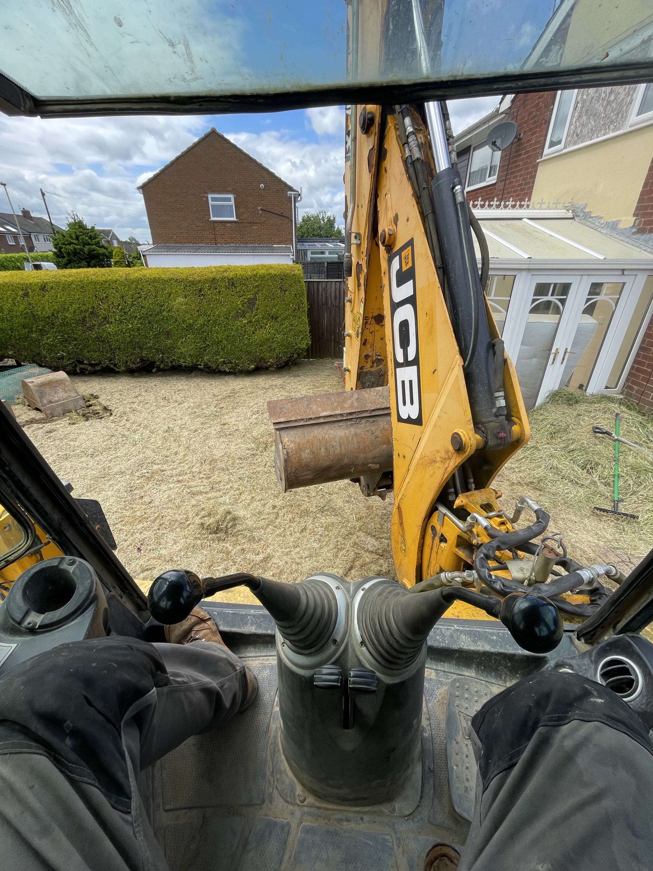 JCB bucket positioning for leveling and prep